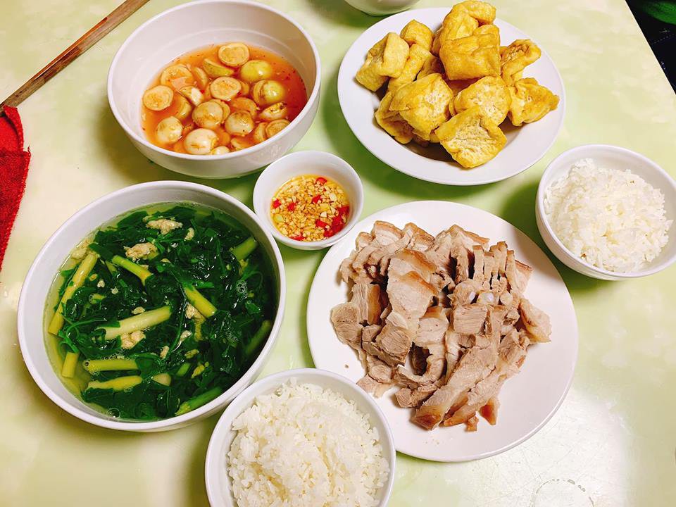 Canh rau thanh mát, dễ ăn khi kết hợp cùng mắm cà pháo có vị đậm đà